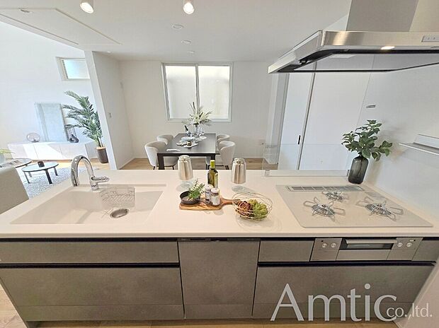 【施工例】
■モデルハウスのご案内や、ショールームにてキッチン等水回り設備や、フローリング等の建材や外壁材の実物をご覧頂けます
■お気軽にお問合せ下さい