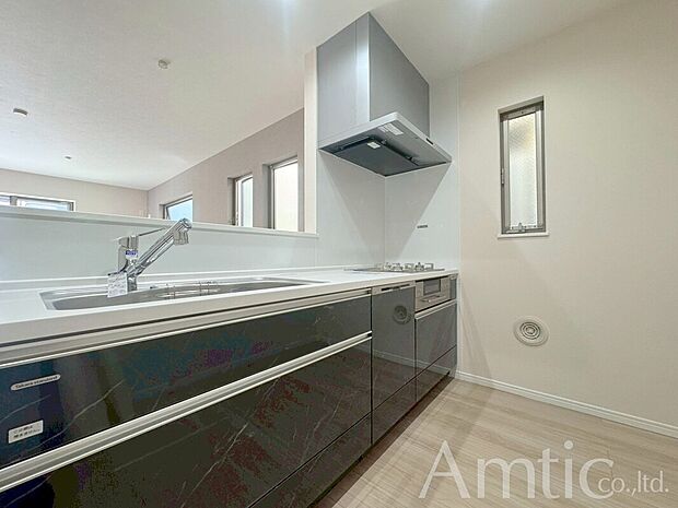 【キッチン】ご家族と会話を楽しみながら料理が出来る人気の対面キッチン