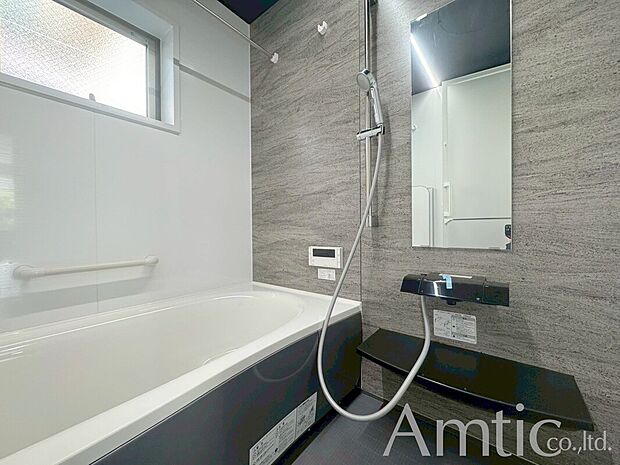 【浴室】ゆったりくつろげる1坪タイプのバスルームには浴室暖房乾燥機完備♪