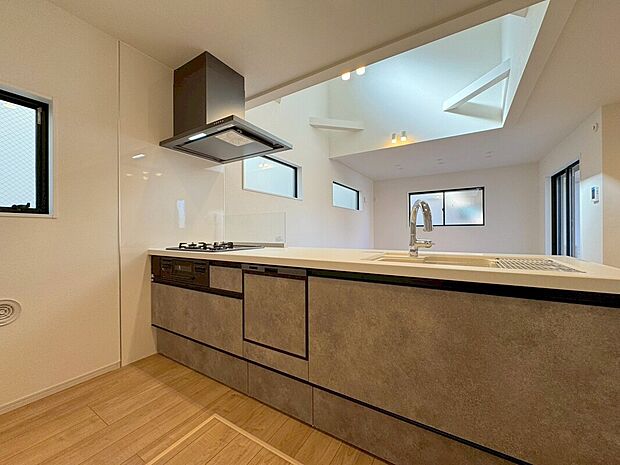 【キッチン】ご家族と会話を楽しみながら料理が出来る人気の対面キッチン