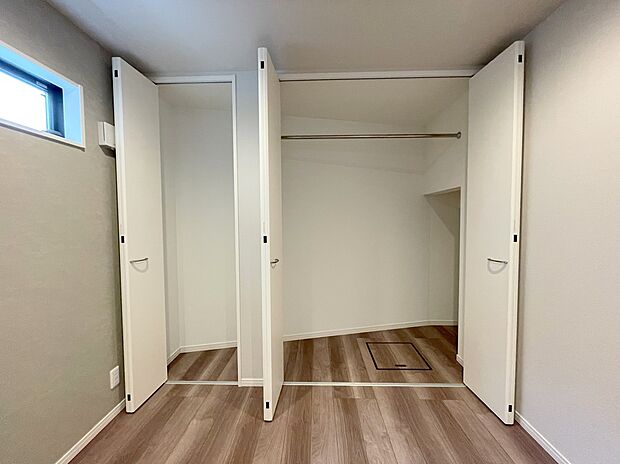 【収納施工例】■建物施工の一例
■モデルハウスのご案内や、ショールームにてキッチン等水回り設備や、フローリング等の建材や外壁材の実物をご覧頂けます
■お気軽にお問合せ下さい

