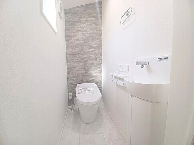 【トイレ施工例】■モデルハウスのご案内や、ショールームにてキッチン等水回り設備や、フローリング等の建材や外壁材の実物をご覧頂けます
■お気軽にお問合せ下さい
