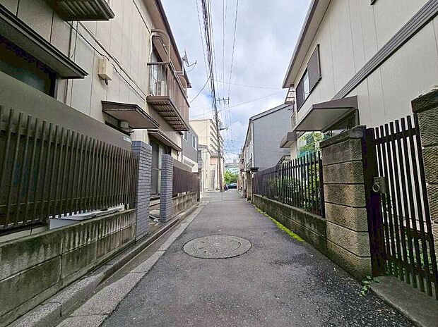 【前面道路含む現地写真】駅徒歩１分の希少な立地
