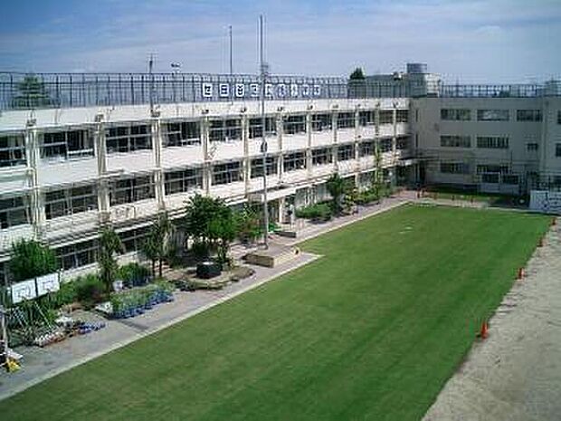 世田谷区立旭小学校(約604m)