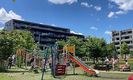 中野区立本二東郷やすらぎ公園 420ｍ(徒歩6分)