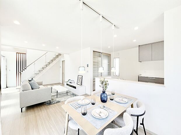 家族の笑顔が自然と生まれてくる、そんな雰囲気のダイニングに仕上がっています。