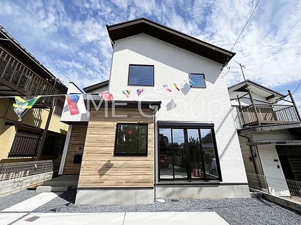 たっぷりの陽光と心地よい風が舞い込む住まい