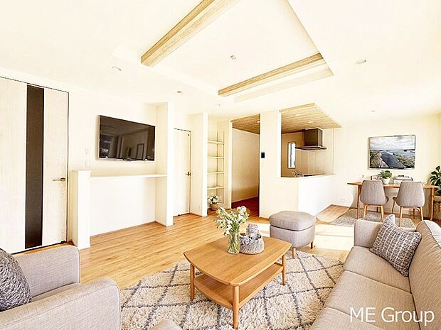 落ち着いた雰囲気のLDKは家族みんなの快適空間※家具はCGです