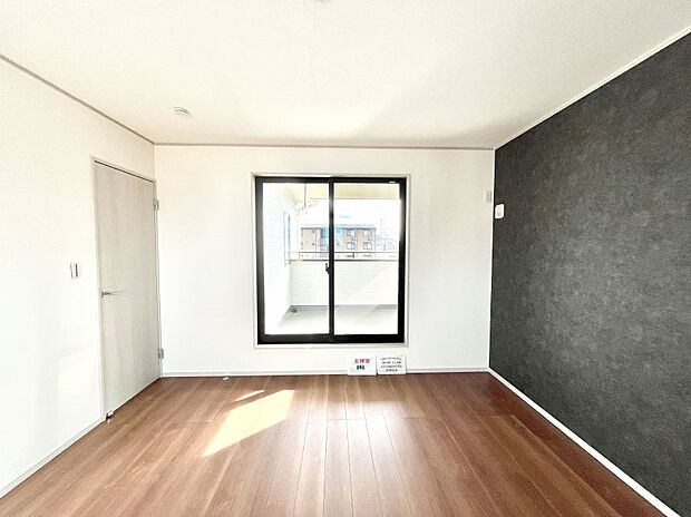 明るいバルコニーサイドに洋室を設置。目覚めの良い寝室に。