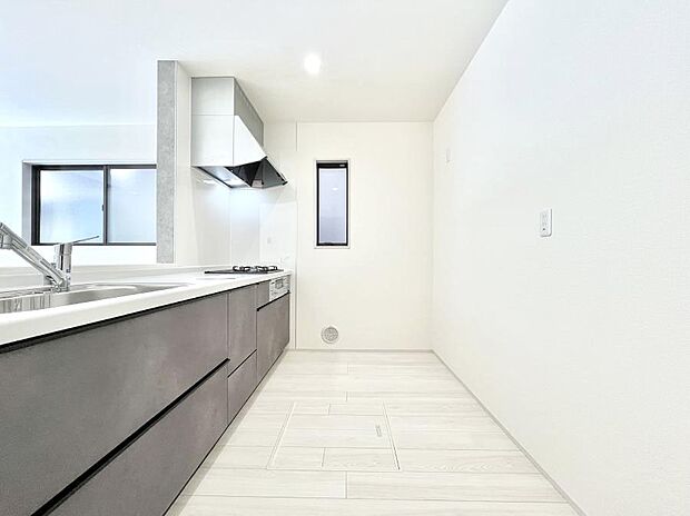 ゆとりあるキッチンではご家族と楽しくお料理ができます。