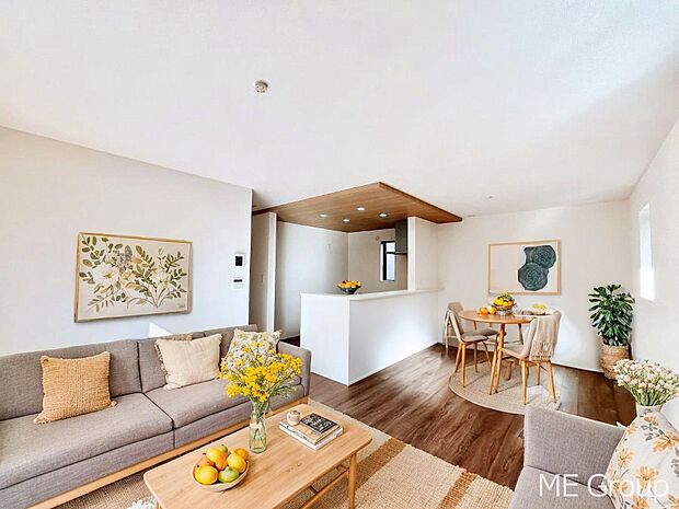 落ち着いた雰囲気のLDKは家族みんなの快適空間 ※家具はCGです