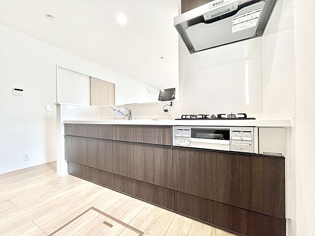 料理をしながらでもご家族との会話を楽しめる対面キッチン