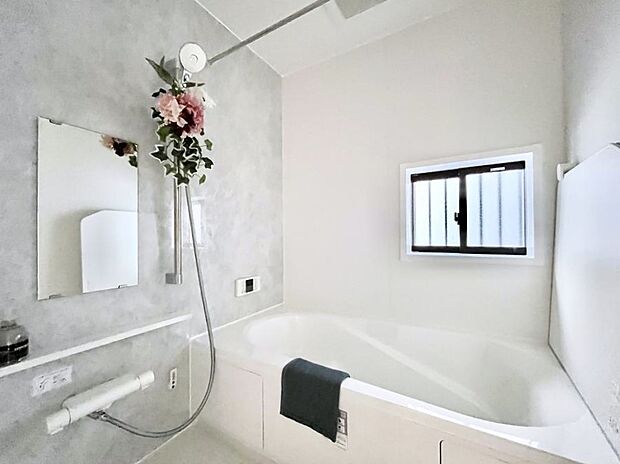 落ち着いた雰囲気でゆっくりお寛ぎいただけるバスルーム