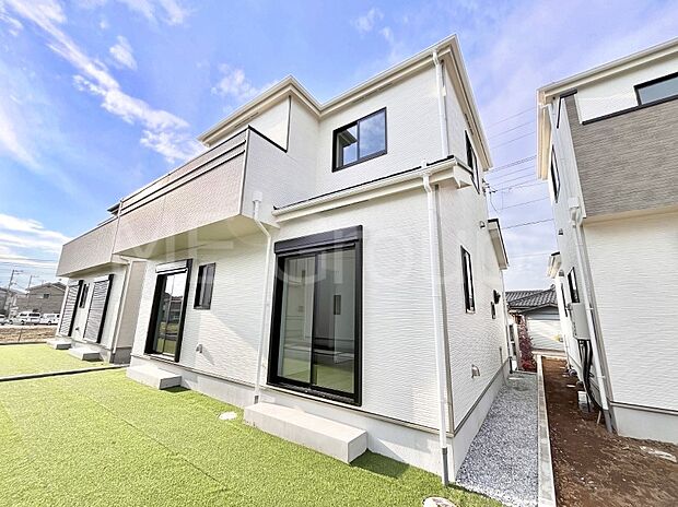 洗練された外観、上質な住空間が広がる室内は永く安心して過ごせる住居です。