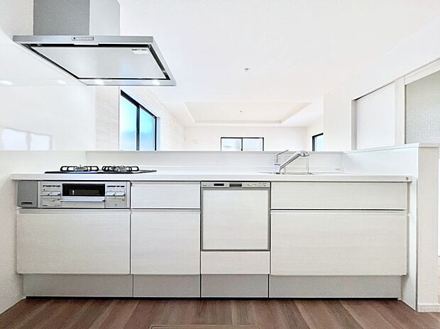 食洗機・浄水器・3ツ口コンロなどデザイン性も機能性も兼ね備えたシステムキッチン!