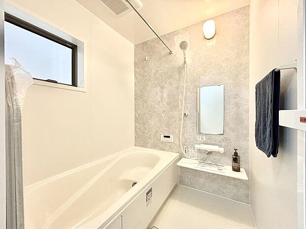 落ち着いた雰囲気でゆっくりお寛ぎいただけるバスルーム