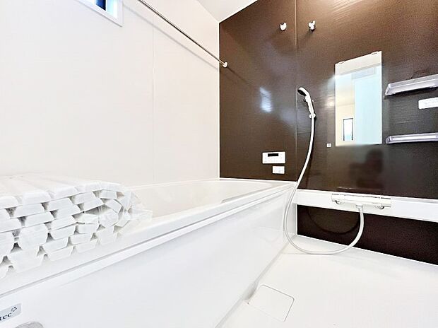 落ち着きのあるダークカラーを基調にしたバスルームで1日の疲れをリフレッシュ！