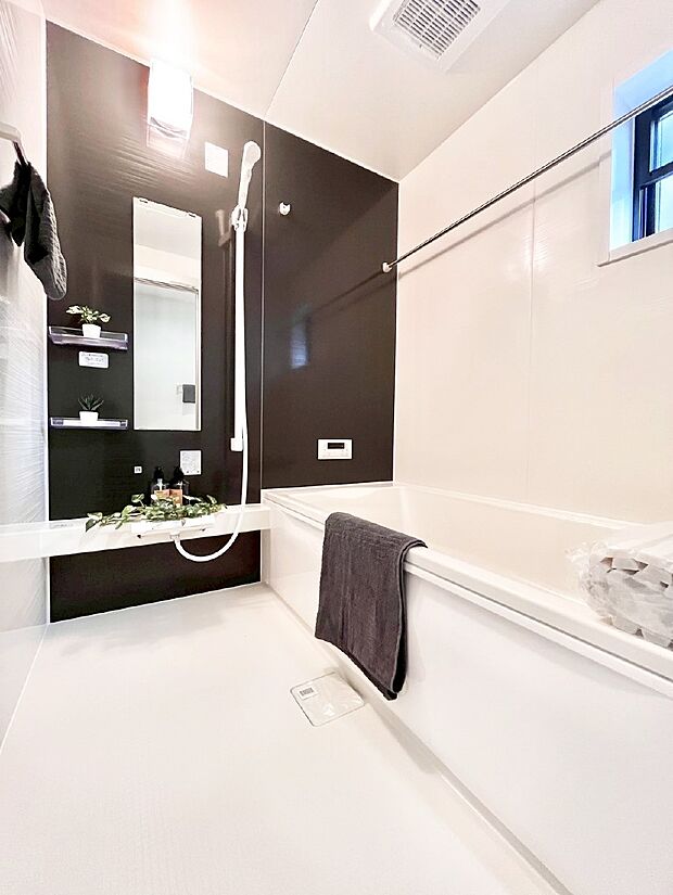 落ち着いた雰囲気でゆっくりお寛ぎいただけるバスルーム