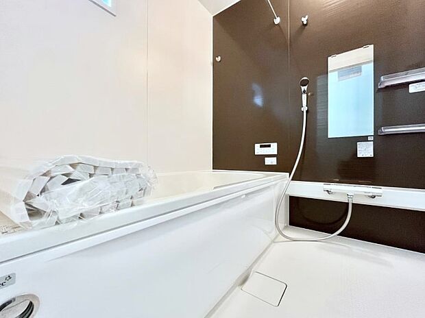 落ち着いた雰囲気でゆっくりお寛ぎいただけるバスルーム