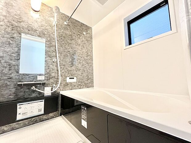 落ち着いた雰囲気でゆっくりお寛ぎいただけるバスルーム