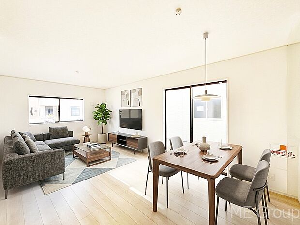 大きな窓からたっぷりの陽光と風を感じられるリビング※家具はCGです