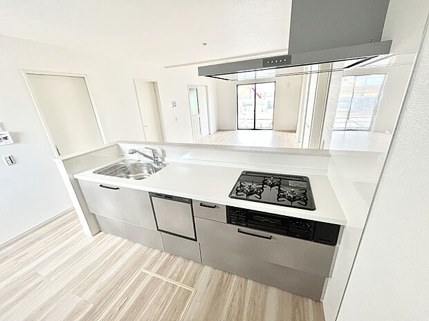 料理をしながらでもご家族との会話を楽しめる対面キッチン