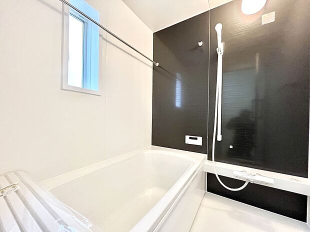 落ち着いた雰囲気でゆっくりお寛ぎいただけるバスルーム