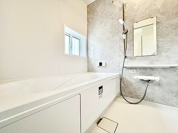 落ち着いた雰囲気でゆっくりお寛ぎいただけるバスルーム　