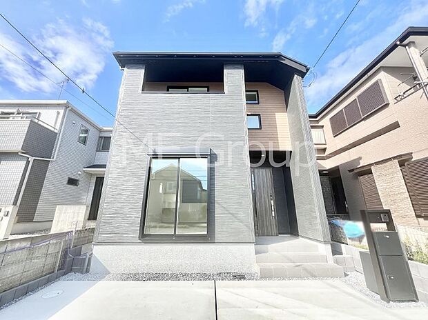 堂々完成！たっぷりの陽光と開放感に包まれる明るい住まい。 