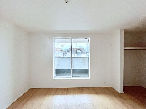 ウォークインクローゼットがあるお部屋!季節ごとの入れ替えも不要で便利です。