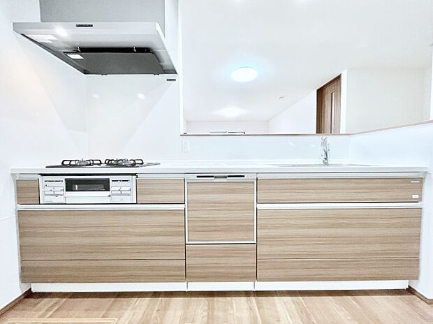 手洗いよりも衛生的で省エネにもなる食洗機標準装備♪