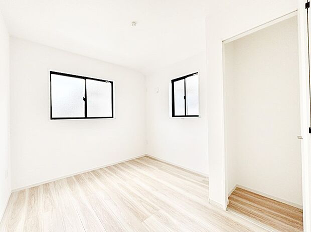 クローゼット付きのお部屋でスッキリとした空間でゆったり寛げます!