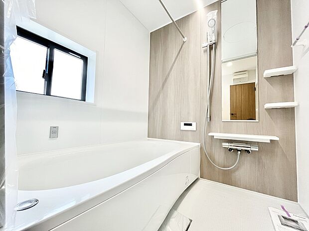 落ち着いた雰囲気でゆっくりお寛ぎいただけるバスルーム　