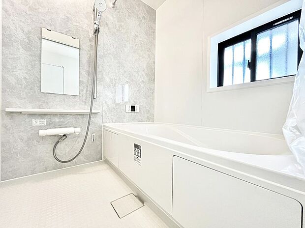 落ち着いた雰囲気でゆっくりお寛ぎいただけるバスルーム