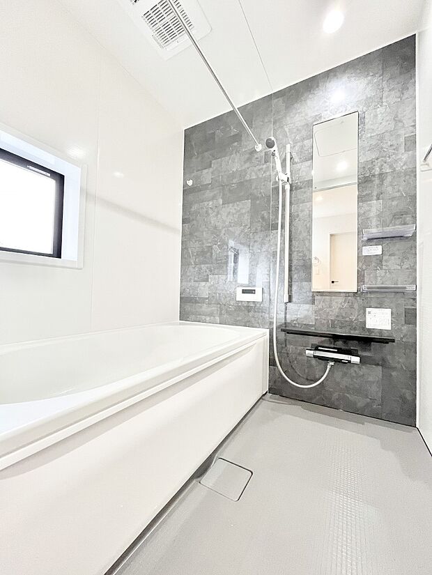 落ち着いた雰囲気でゆっくりお寛ぎいただけるバスルーム