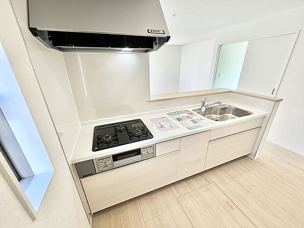 料理をしながらでもご家族との会話を楽しめる対面キッチン