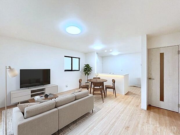 ご家族の賑やかな話し声で包まれる明るいリビング ※家具はCGです