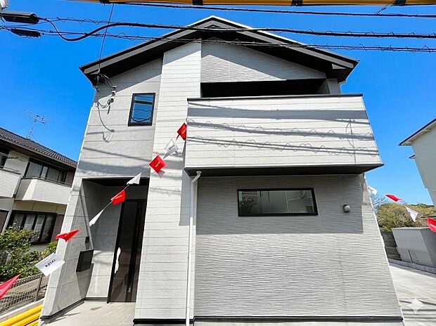 洗練された外観、上質な住空間が広がる室内は永く安心して過ごせる住居です。 