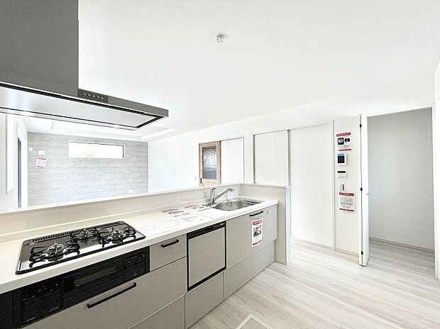 料理をしながらでもご家族との会話を楽しめる対面キッチン