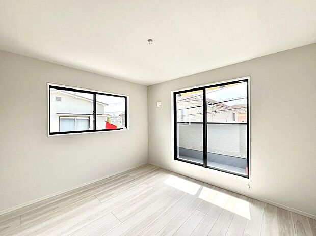 明るいバルコニーサイドに洋室を設置。目覚めの良い寝室に。