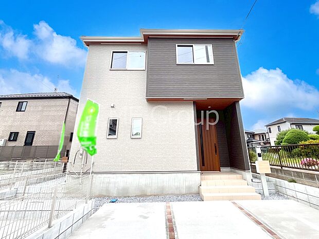 堂々完成！たっぷりの陽光と開放感に包まれる明るい住まい。 