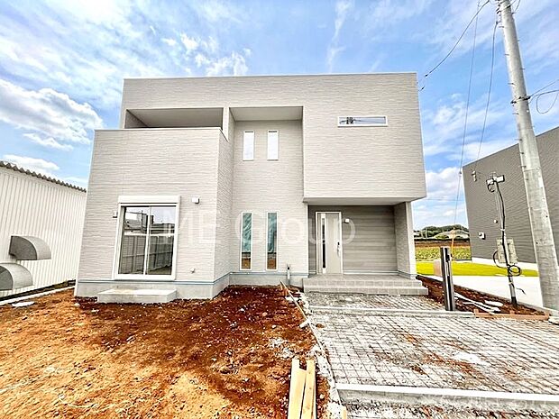 洗練された外観、上質な住空間が広がる室内は永く安心して過ごせる住居です。 