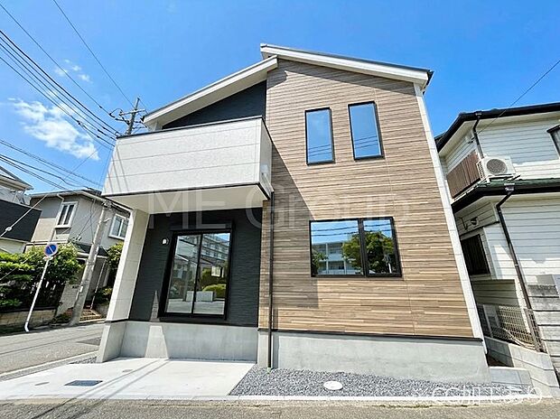 たっぷりの陽光と開放感に包まれる明るい住まい