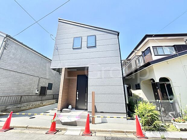 たっぷりの陽光と開放感に包まれる明るい住まい