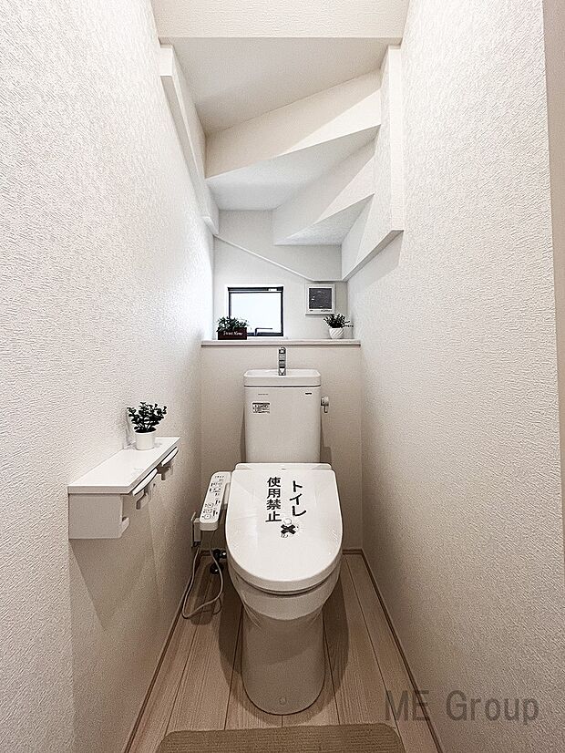 【トイレ】目の高さに物が置けるので在庫管理がしやすいですね。