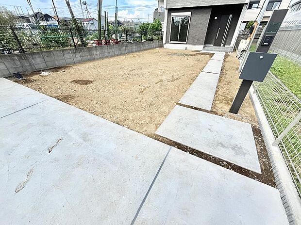 【庭】お子様のスポーツ練習・ドッグラン・ガーデニングなど色々楽しめるお庭。