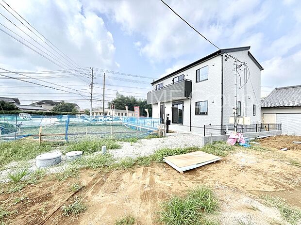 【現地外観写真】たっぷりの陽光と心地よい風が舞い込む住まい