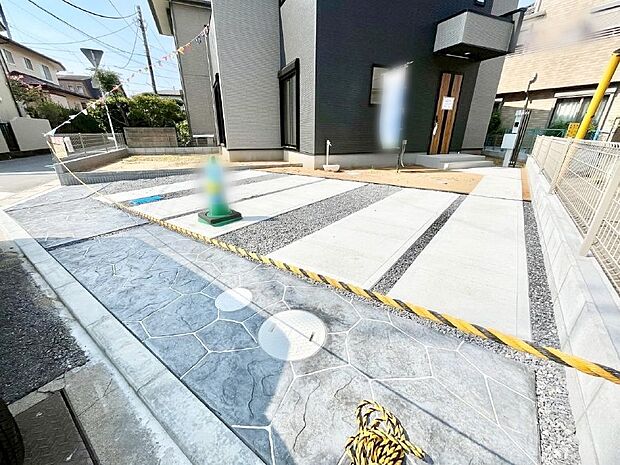 【駐車場】目の前が駐車場だと、雨の日も、大量にお買い物をした時も便利ですね