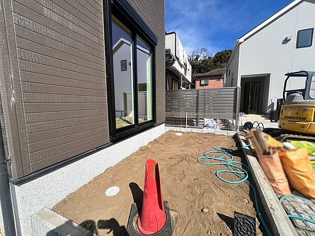 【庭】住まいに明るい光と開放感を演出してくれる庭スペース付き！