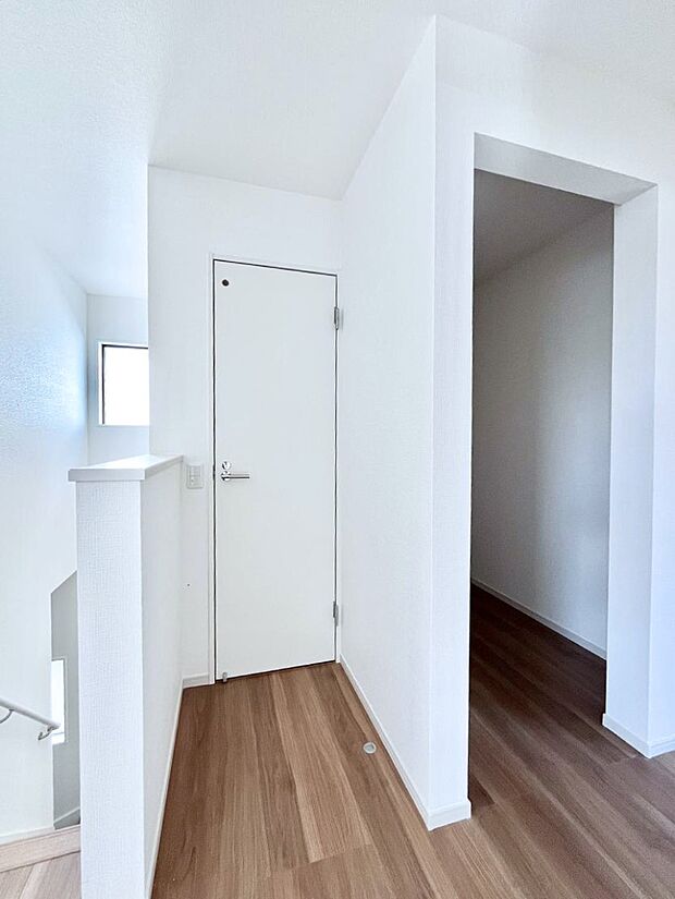 【収納】ご家族共用の収納スペースとして便利なホールクロークを2階に設けました。